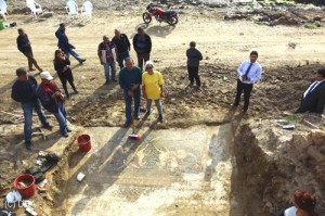 Adana'nın Yumurtalık İlçesi'nde arka kısmı balık kuyruğu olan at üstünde balık avlayan Eros figürü tasvir edilmiş mozaik bulundu.
